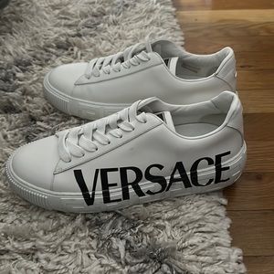 Versace Greca logo-print low-top sneakers